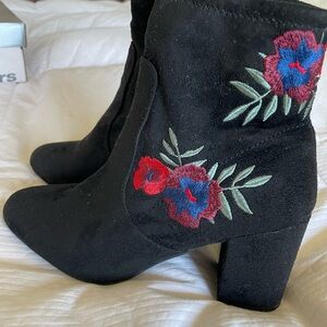 New With Box Clouldwalkers Black Embroidered Ankle Boots 7.5